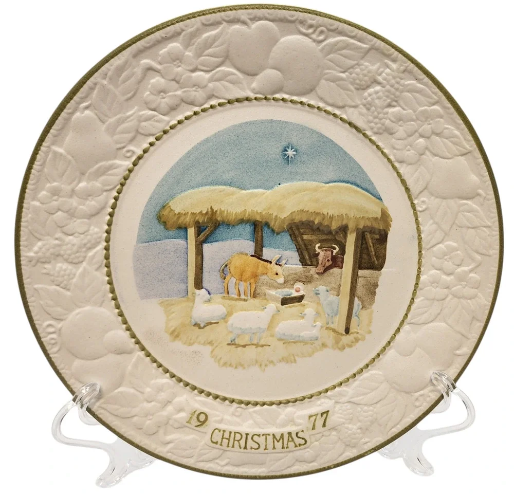 Vernon Ware Metlox 1977 Christmas Plate 